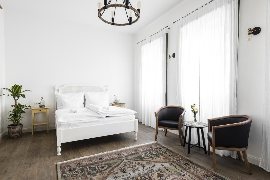 R40 Vendeghaz Hotel Mad Bagian luar foto
