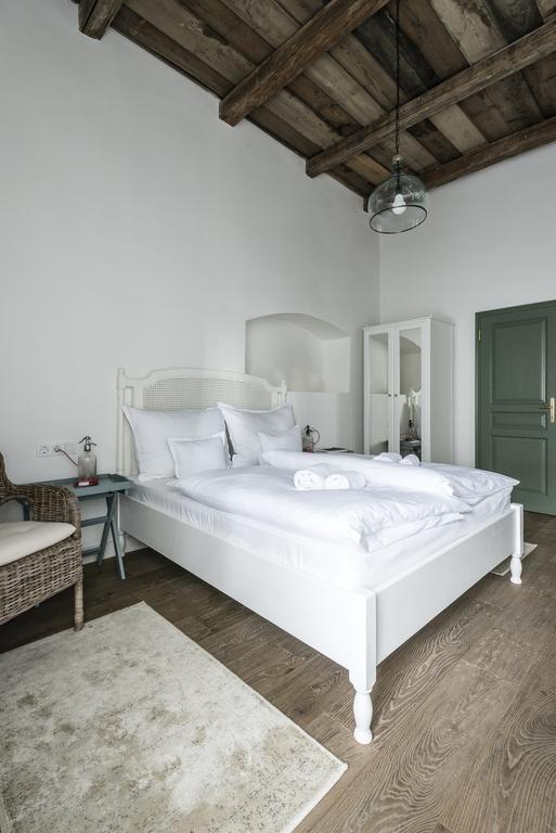 R40 Vendeghaz Hotel Mad Bagian luar foto