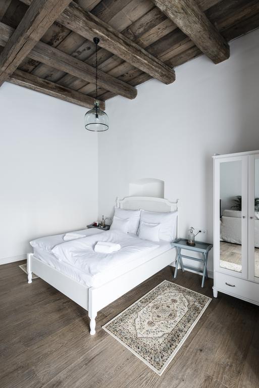 R40 Vendeghaz Hotel Mad Bagian luar foto